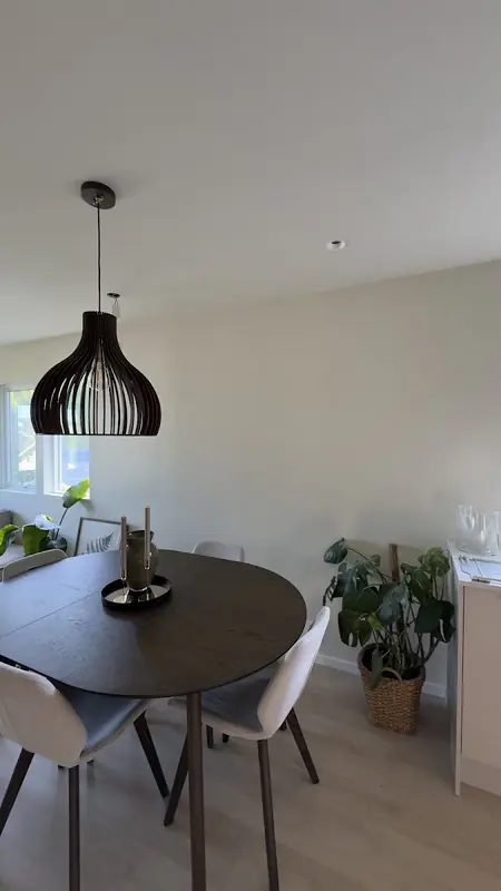 Innedel montert over spisebord