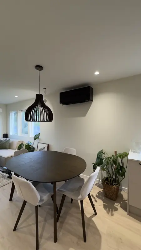Innedel montert over spisestue